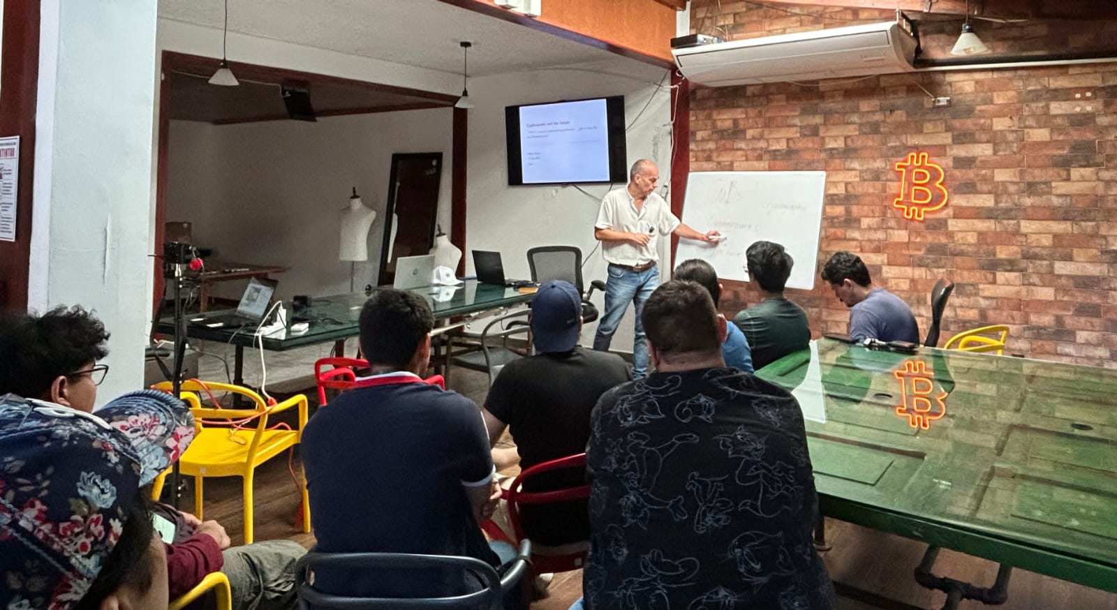 CUBO AI impulsa a El Salvador como anfitrión mundial del LeRobot Hackathon cubo-ai-impulsa-a-el-salvador-como-anfitrion-mundial-del-lerobot-hackathon